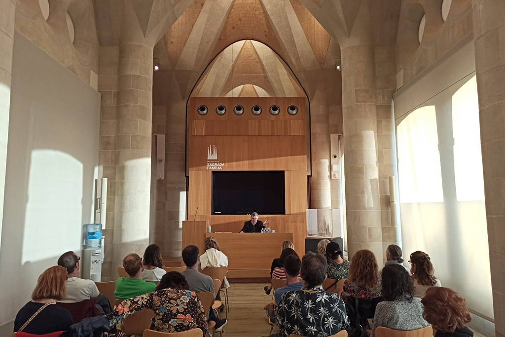 Els guies i educadors oficials s’especialitzen en el missatge religiós i la simbologia de la Sagrada Família