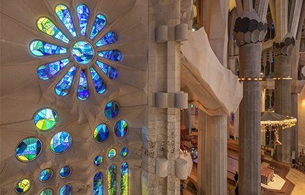 La Sagrada Família convida a visitar la Basílica per Santa Eulàlia