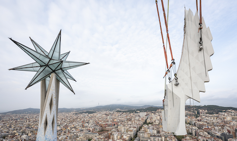 La Sagrada Família comença a col·locar les peces que culminaran les torres dels Evangelistes Lluc i Marc
