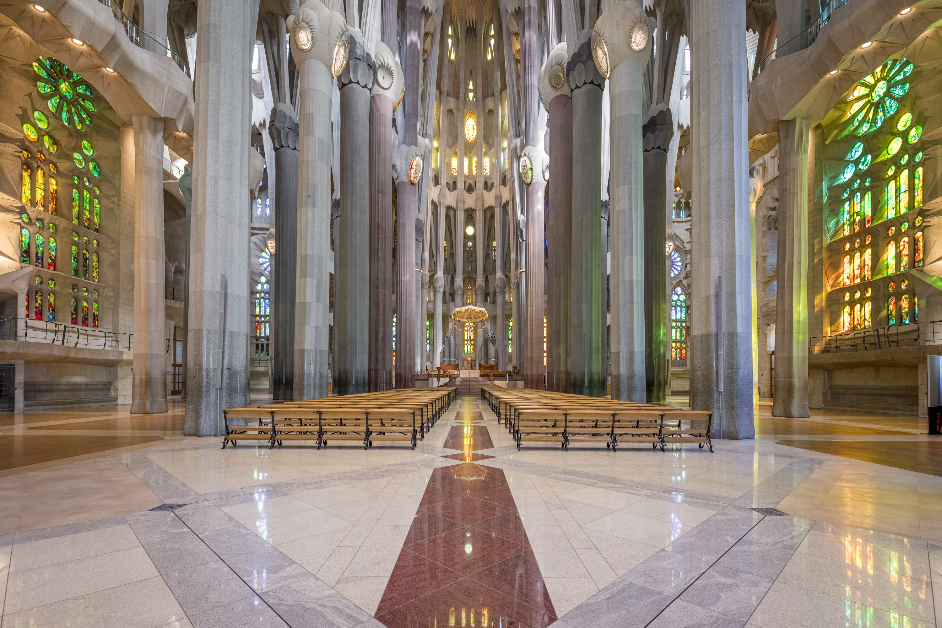 Es reprenen les misses internacionals a l’interior del temple