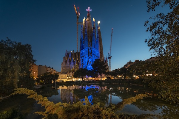 La façana del Naixement s’il·lumina de blau pel Dia d’Europa